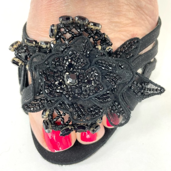 Valentino Garavani Beaded Satin Heels 39/9 - Picture 4 of 15